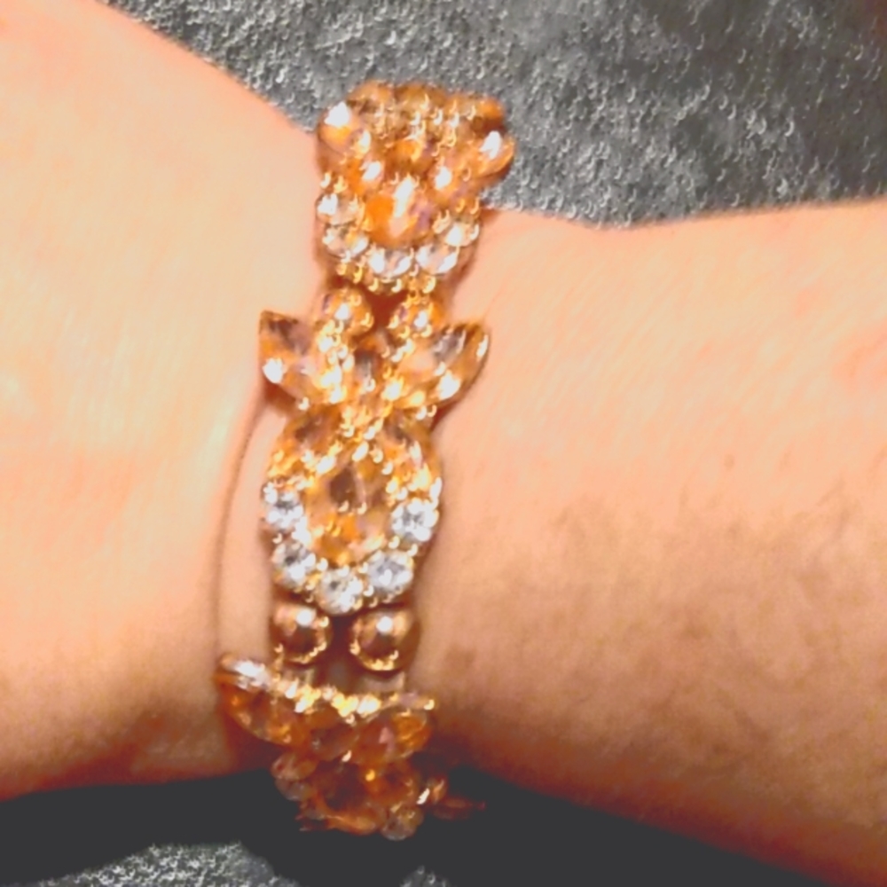 Elastic bracelet. Angels. Rinestones and gems.